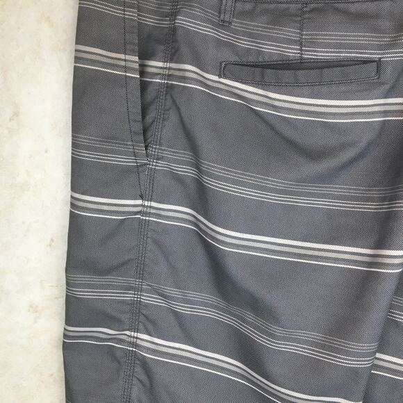 O'Neil Gray Cream Striped Board Shorts Men's Size 36 - Picture 13 of 16